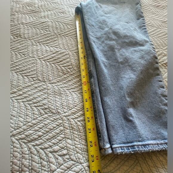 Abercrombie & Fitch The Mom High Rise Light Wash Distressed Capri Jeans Sz 35/20 - Picture 8 of 8